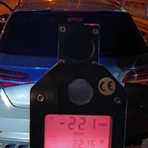 Mε «σπασμένα φρένα» δύο οδηγοί στη Θεσσαλονίκη: Έστησαν κόντρες μεταξύ τους αγγίζοντας τα 221 χλμ./α.ω.