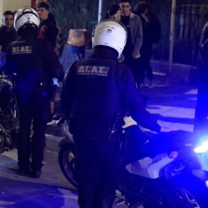 Ένταση στο Μικρολίμανο: Αστυνομικοί πυροβόλησαν και τραυμάτισαν άνδρα που είχε μαζί του όπλο και χειροβομβίδες