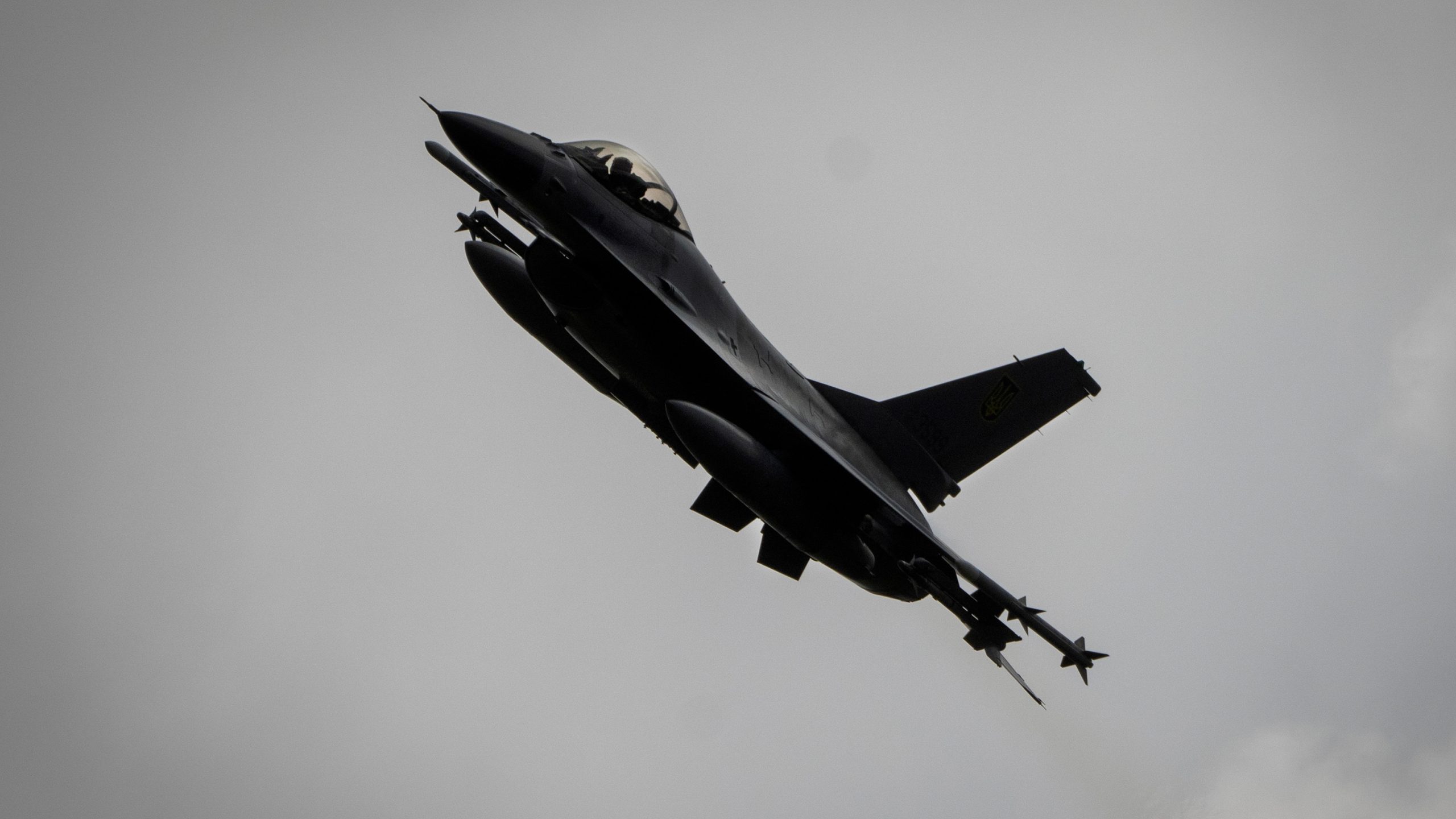 Τη βάση των F-16 στην Ουκρανία χτύπησαν οι ρωσικοί πύραυλοι (βίντεο)