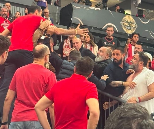 ΟΑΚΑ: Σύρραξη Βαγγέλη Μαρινάκη & Γρηγόρη  Δημητριάδη στα επίσημα του ΟΑΚΑ πριν τον τελικό Ολυμπιακός-Ρεάλ! (βίντεο)