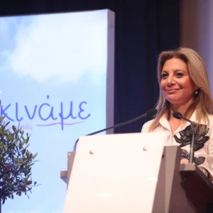 «Πυρά» Μ.Καρυστιανού κατά της κυβέρνησης και της Κομισιόν για το κράτος δικαίου και την υπόθεση των Τεμπών