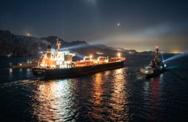 Ελληνικό supertanker πέρασε το Στενό του Ορμούζ με συνοδεία του  Ναυτικού των ΗΠΑ