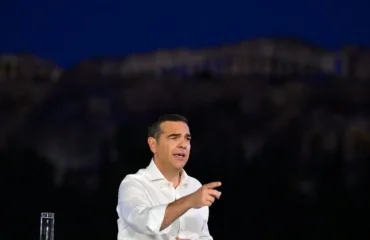 Δείτε βίντεο: Το απρόοπτο με πολίτη κατά τη διάρκεια της ομιλίας του Α.Τσίπρα – «Ένας γιατρός παιδιά να βοηθήσει»