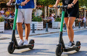 Κατατίθεται στη Βουλή το νομοσχέδιο για την απαγόρευση ανηλίκων με ηλεκτρικά πατίνια στους δρόμους