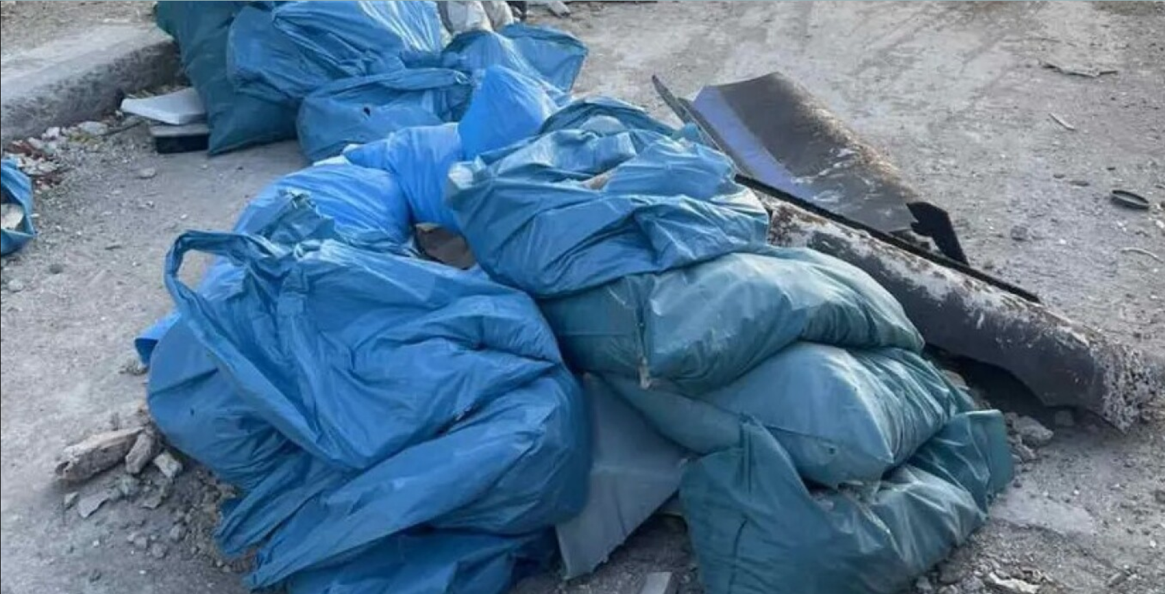 Χειροπέδες επ’αυτοφώρω σε δύο αλλοδαπούς που άδειασαν με θράσος δεκάδες σκουπίδια σε οικόπεδο στον Βοτανικό