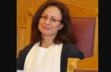 H αδερφή του Γιάνη Βαρουφάκη στο Συμβούλιο της Επικρατείας ως πάρεδρος