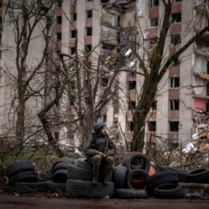 Κρανίου τόπος η Βοζντβιζχέφκα: Οι Ρώσοι ισοπέδωσαν και τα τελευταία κτήρια με Ουκρανούς στρατιώτες – Δείτε βίντεο