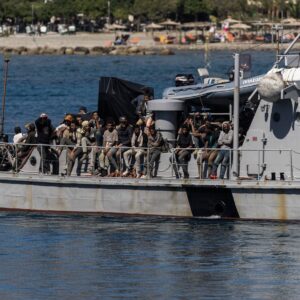Δεν προλαβαίνει να περισυλλέξει παράνομους μετανάστες στα νότια της Κρήτης το Λιμενικό – 800 σε μία ημέρα