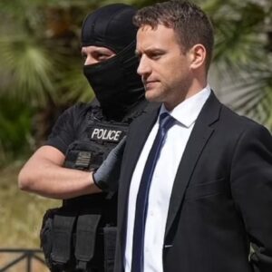 Πέντε χρόνια μετά τη δολοφονία της Καρολάιν: Ο Μπάμπης Αναγνωστόπουλος σπουδάζει Νομική στη φυλακή