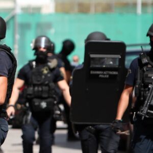 Έφοδος της ΕΛΑΣ σε καταυλισμούς των Ρομά στον Ασπρόπυργο (βίντεο)