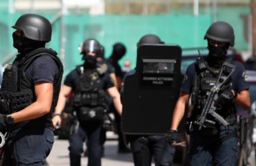 Έφοδος της ΕΛΑΣ σε καταυλισμούς των Ρομά στον Ασπρόπυργο (βίντεο)