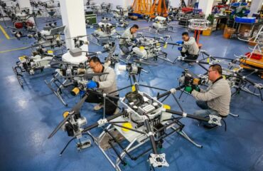 Κίνα: Νέος αλγόριθμος επιτρέπει σε σμήνη drones να εντοπίζουν και να πλήττουν στόχους χωρίς ανθρώπινη παρέμβαση