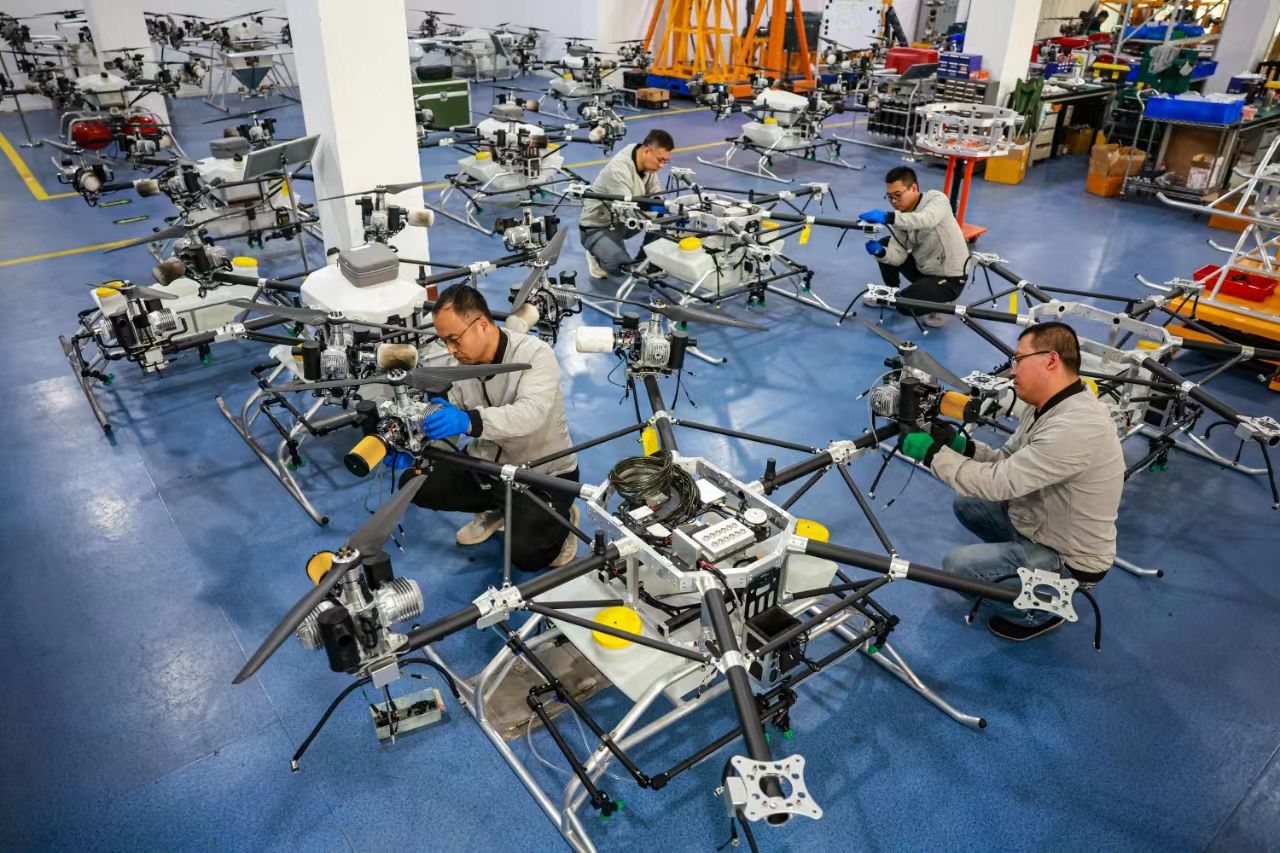 Κίνα: Νέος αλγόριθμος επιτρέπει σε σμήνη drones να εντοπίζουν και να πλήττουν στόχους χωρίς ανθρώπινη παρέμβαση