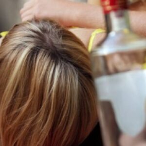 Ανήλικη ξέφυγε με την κατανάλωση αλκοόλ και οδηγήθηκε στο Νοσοκομείο – Χειροπέδες σε μια 54χρονη