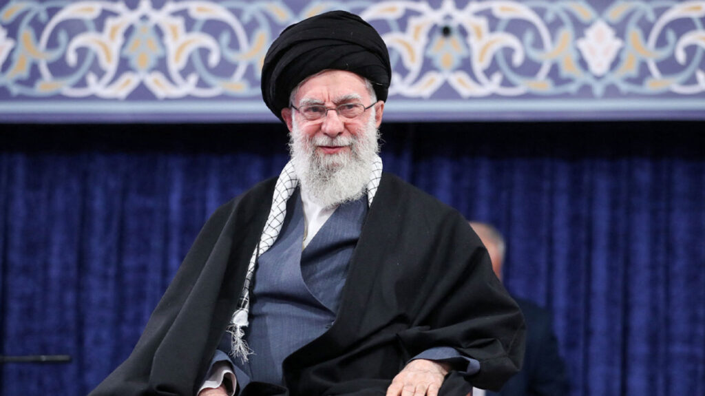 Το Ιράν δεν έχει κηδέψει ακόμη τον Αλί Χαμενεΐ – Γιατί καθυστερεί τόσο πολύ η ταφή του