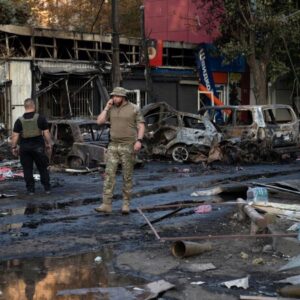 Συγκλονιστικές εικόνες: Η Κονσταντινόβκα θυμίζει Μπαχμούτ – Δείτε πώς έχει γίνει από τους βομβαρδισμούς (βίντεο)