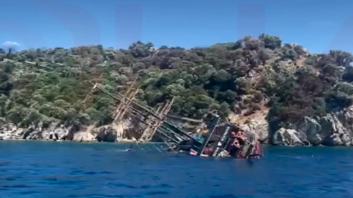 Τουρκία: Βυθίστηκε τουριστικό «πειρατικό» σκάφος με 148 επιβάτες ανοιχτά της Μαρμαρίδας (βίντεο)