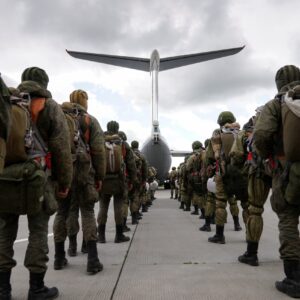 Ουκρανική υπόγεια βάση καταστράφηκε ολοσχερώς μετά από επιχείρηση Ρώσων αλεξιπτωτιστών (βίντεο)