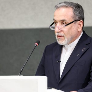 Αμπάς Αραγτσί: «Οι συνομιλίες με τις ΗΠΑ συνεχίζονται αλλά δε μπορούμε να πούμε τίποτα μέχρι να έχουμε αποτέλεσμα»