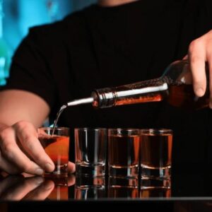 «Εξυπνάδα» ανηλίκου στη Νέα Σμύρνη να αγοράσει αλκοόλ με πλαστή ταυτότητα τον οδήγησε στο νοσοκομείο