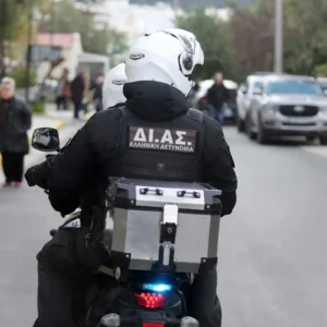 Μεγάλη αστυνομική επιχείρηση στη Θεσσαλονίκη: Έλεγχοι σε δεκάδες ανήλικα κι επτά καταστήματα