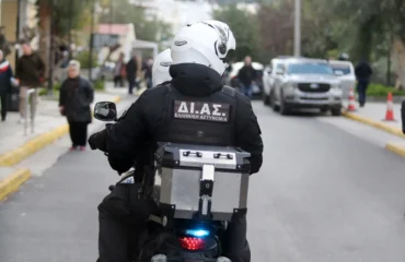 Μεγάλη αστυνομική επιχείρηση στη Θεσσαλονίκη: Έλεγχοι σε δεκάδες ανήλικα κι επτά καταστήματα