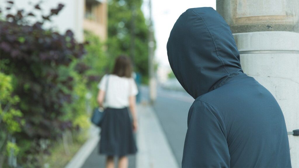 Άγνωστος επιτέθηκε με σεξουαλική διάθεση σε 22χρονη στο Λυκαβηττό: Τον απώθησε έντρομη από πάνω της