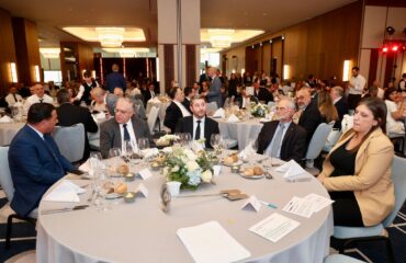 Ο Άδωνις Γεωργιάδης στο ίδιο τραπέζι με  Ανδρουλάκη και Κωνσταντοπούλου