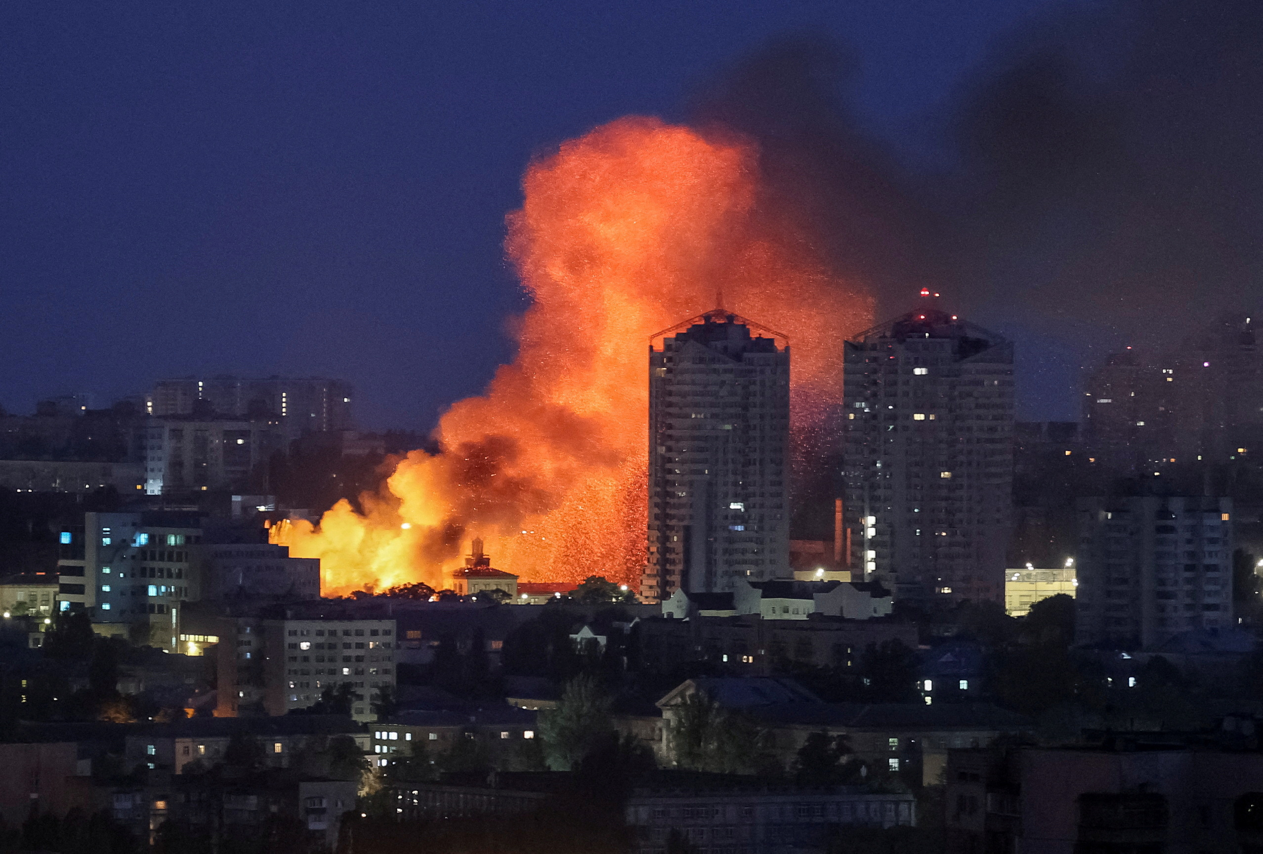 Αναφορές για επικείμενο μαζικό ρωσικό πλήγμα  με 800 πυραύλους