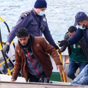 Νέα καραβιά 38 παράνομων αλλοδαπών ανοικτά της Γαύδου – Η πλειοψηφία είναι άντρες και έφηβοι