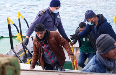 Νέα καραβιά 38 παράνομων αλλοδαπών ανοικτά της Γαύδου – Η πλειοψηφία είναι άντρες και έφηβοι