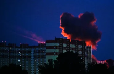 Ακόμα ένα συγκλονιστικό βίντεο από τους χθεσινούς σφοδρούς ρωσικούς βομβαρδισμούς που «γονάτισαν» την Ουκρανία