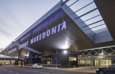 Ποινή φυλάκισης σε μεθυσμένο επιβάτη που προκάλεσε πανικό σε πτήση – Το αεροπλάνο προσγειώθηκε στο «Μακεδονία»