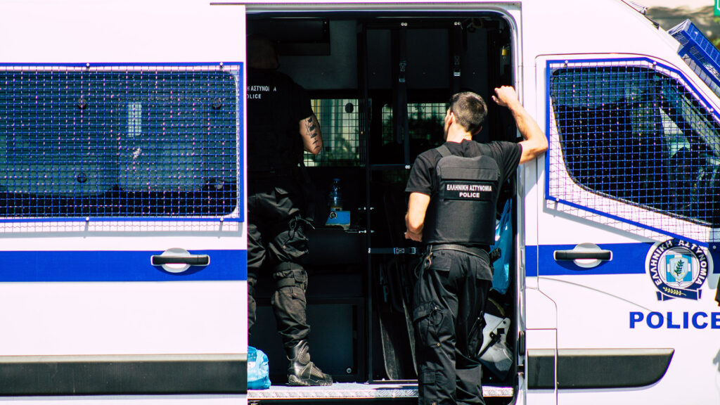 Συνελήφθη 15χρονος αλλοδαπός για ληστεία ηλικιωμένης στον Άλιμο: Την πέταξε στο έδαφος για να της πάρει την τσάντα