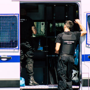 Συνελήφθη 15χρονος αλλοδαπός για ληστεία ηλικιωμένης στον Άλιμο: Την πέταξε στο έδαφος για να της πάρει την τσάντα