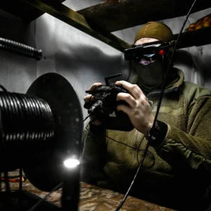 Απίστευτο βίντεο: Ρωσικό FPV κινείται σε χαμηλό ύψος εν μέσω «νεκρικής σιγής» στη Χερσώνα