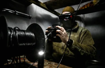 Απίστευτο βίντεο: Ρωσικό FPV κινείται σε χαμηλό ύψος εν μέσω «νεκρικής σιγής» στη Χερσώνα