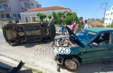 Αναστάτωση στα Χανιά μετά από σφοδρή σύγκρουση αυτοκινήτων έξω από τα δικαστήρια (φωτογραφίες)
