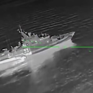 Βίντεο: Ουκρανικά drones κτυπούν ρωσικό περιπολικό πλοίο Svetlyak κοντά στην Γέφυρα της Κριμαίας