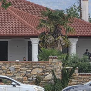 «Βασιλιάδες» με Porsche και ελικοδρόμια: Μεγάλη αστυνομική επιχείρηση κατά της οικογένειας Βιλανάκη στη Λάρισα