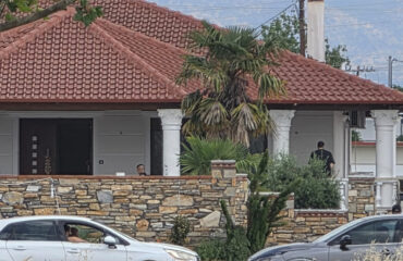 «Βασιλιάδες» με Porsche και ελικοδρόμια: Μεγάλη αστυνομική επιχείρηση κατά της οικογένειας Βιλανάκη στη Λάρισα