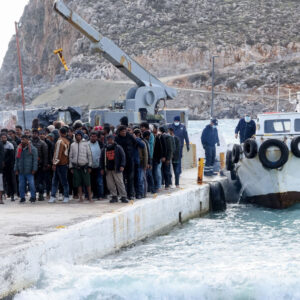 Η Κρήτη «βουλιάζει» αλλά όχι από τουρίστες αλλά παράνομους μετανάστες