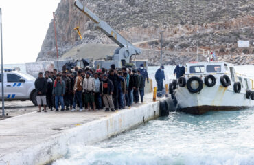 Η Κρήτη «βουλιάζει» αλλά όχι από τουρίστες αλλά παράνομους μετανάστες