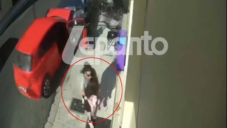 Τροχαίο στη Ναύπακτο: Τι υποστηρίζει η σύζυγος του 75χρονου οδηγού – «Μου είπε ότι κόλλησε το γκάζι»