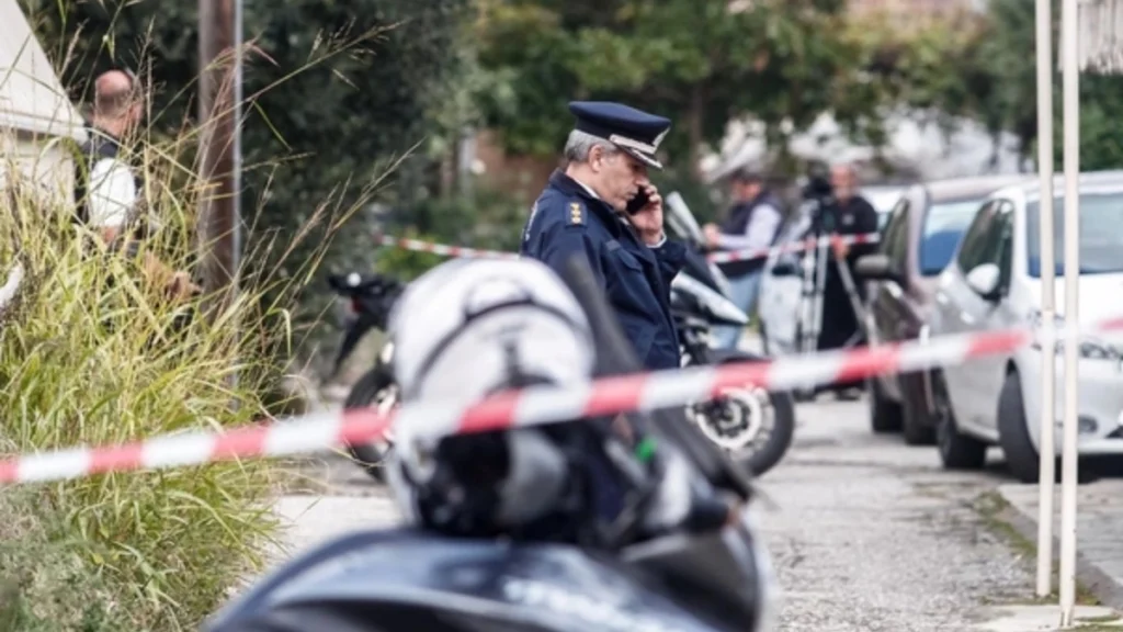 Έγκλημα στα Τρίκαλα: «Άκουσα έναν δυνατό ήχο και τον είδα αιμόφυρτο» λέει γειτόνισσα των ηλικιωμένων