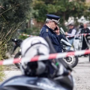 Έγκλημα στα Τρίκαλα: «Άκουσα έναν δυνατό ήχο και τον είδα αιμόφυρτο» λέει γειτόνισσα των ηλικιωμένων