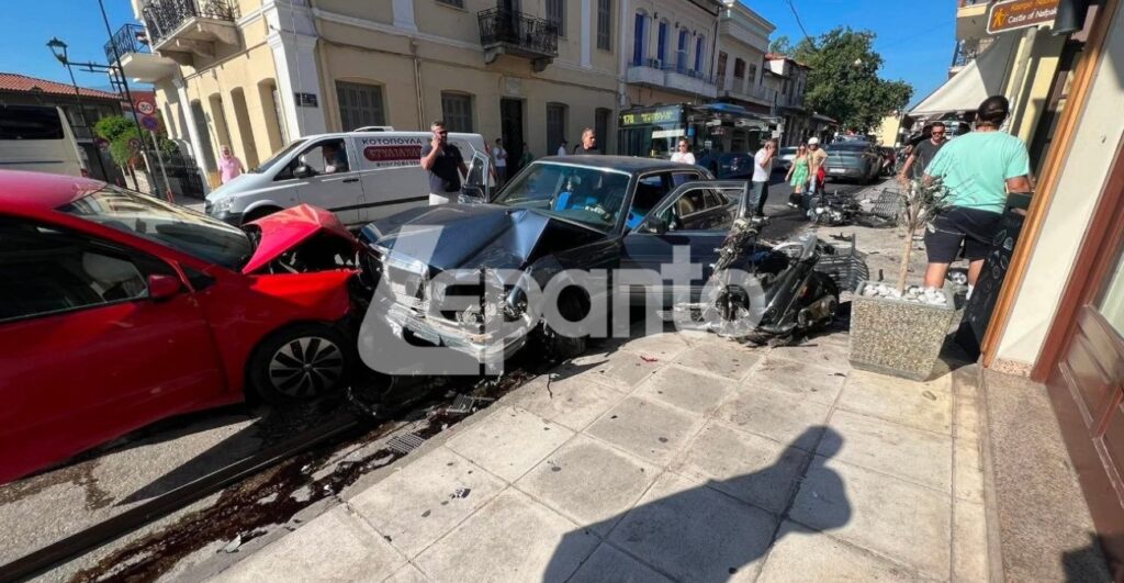 «Το πρώτο που σκέφτηκα ήταν να πάρω το παιδί μου αγκαλιά»: Τι λέει η μητέρα για το σοκαριστικό τροχαίο στη Ναύπακτο