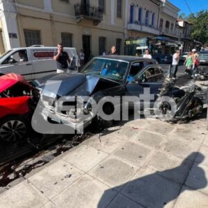 «Το πρώτο που σκέφτηκα ήταν να πάρω το παιδί μου αγκαλιά»: Τι λέει η μητέρα για το σοκαριστικό τροχαίο στη Ναύπακτο