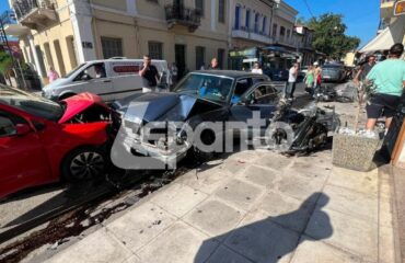 «Το πρώτο που σκέφτηκα ήταν να πάρω το παιδί μου αγκαλιά»: Τι λέει η μητέρα για το σοκαριστικό τροχαίο στη Ναύπακτο