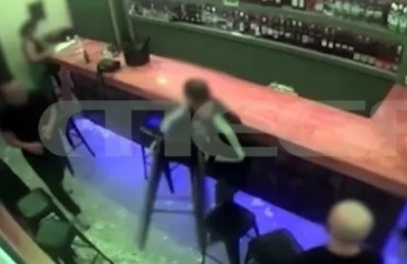 Νέα Αρτάκη: Μπράβοι τα έκαναν «γυαλιά – καρφιά» σε μπαρ για να αναγκάσουν τον ιδιοκτήτη να πληρώσει προστασία!